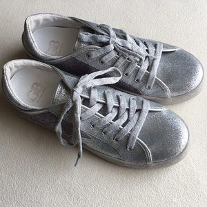 Like new Gianni Bini silver glittery sneakers 7.5